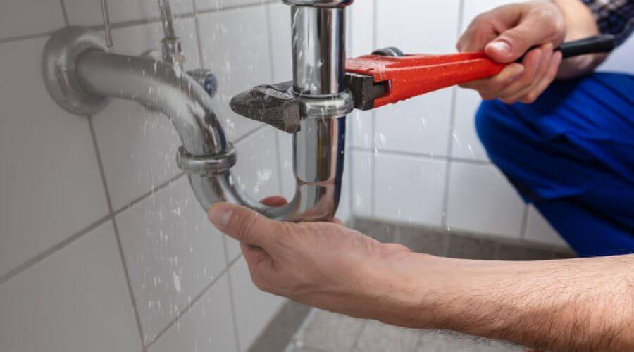 Expert burst pipe repair services in Swainsboro, GA
